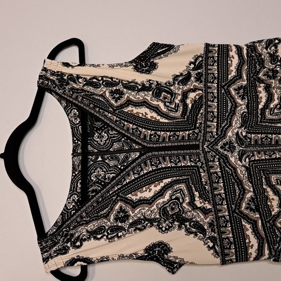 PERCEPTIONS PETITE • Sleeveless Shift Dress • 10P •Mirrored Mandala Pattern• EUC - Picture 3 of 10